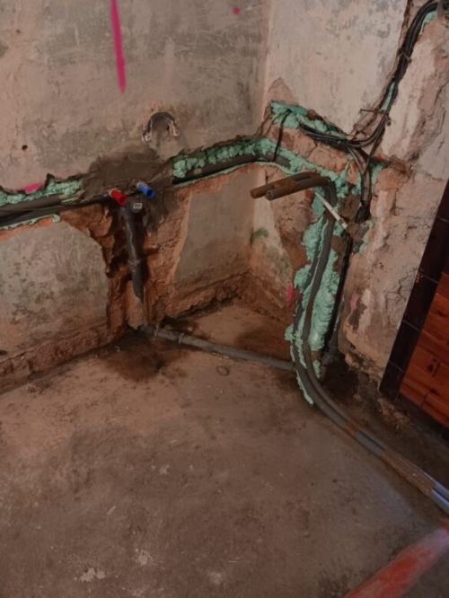 Lžovice 8 - Kompletní rekonstrukce na klíč (instalatérské, zednické práce)