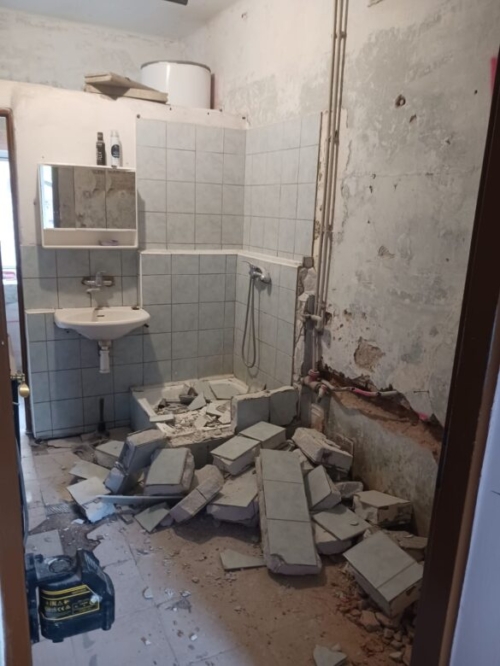 Lžovice 8 - Kompletní rekonstrukce na klíč (instalatérské, zednické práce)
